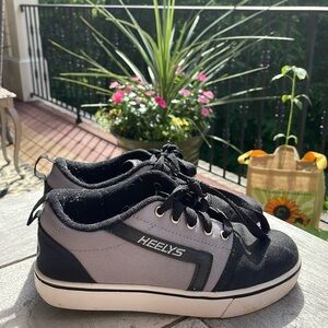 Heelys skate shoes black youth size 4